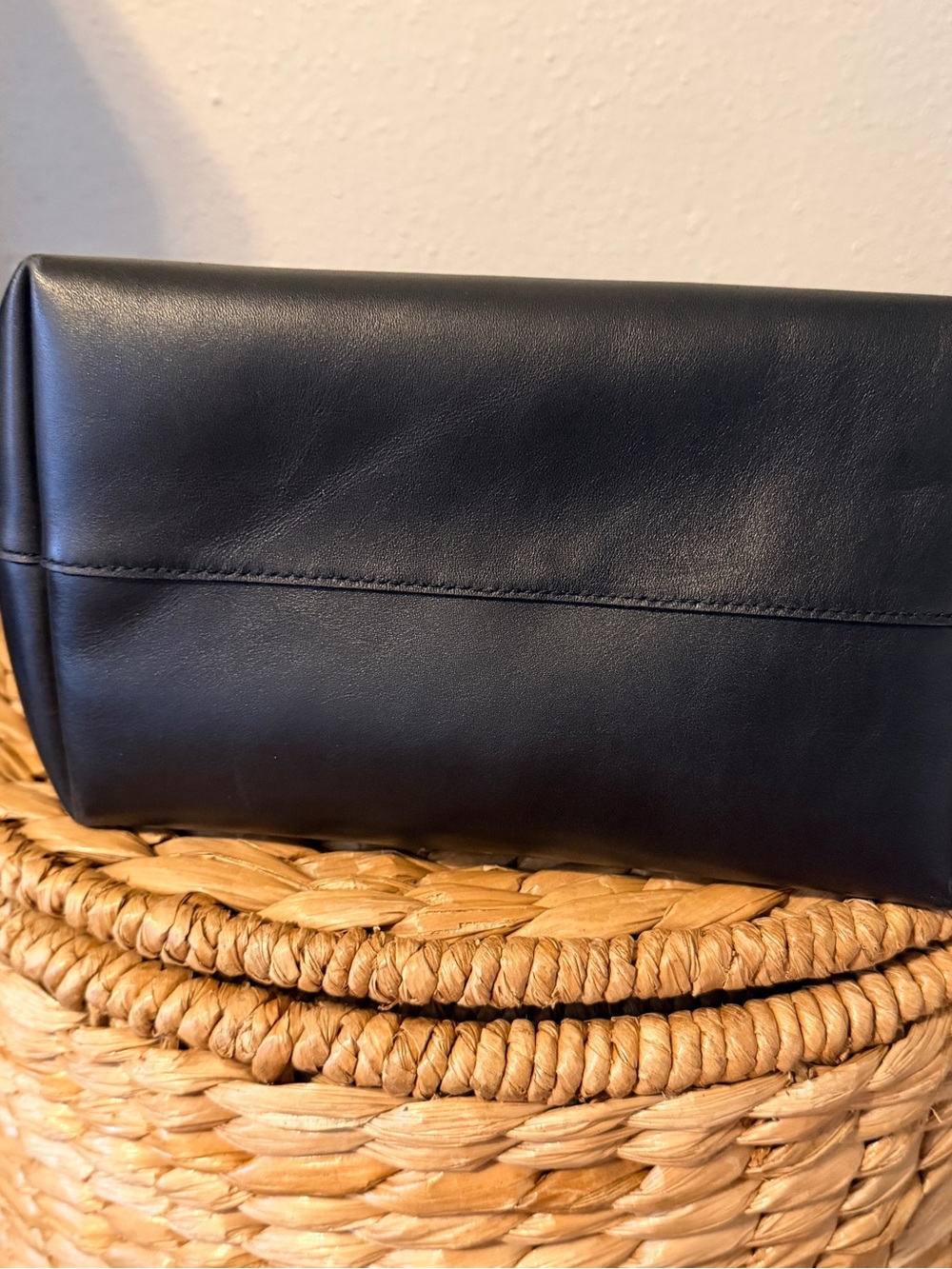 Madewell The Essential Bucket Tote with wallet - Picture 6 of 11